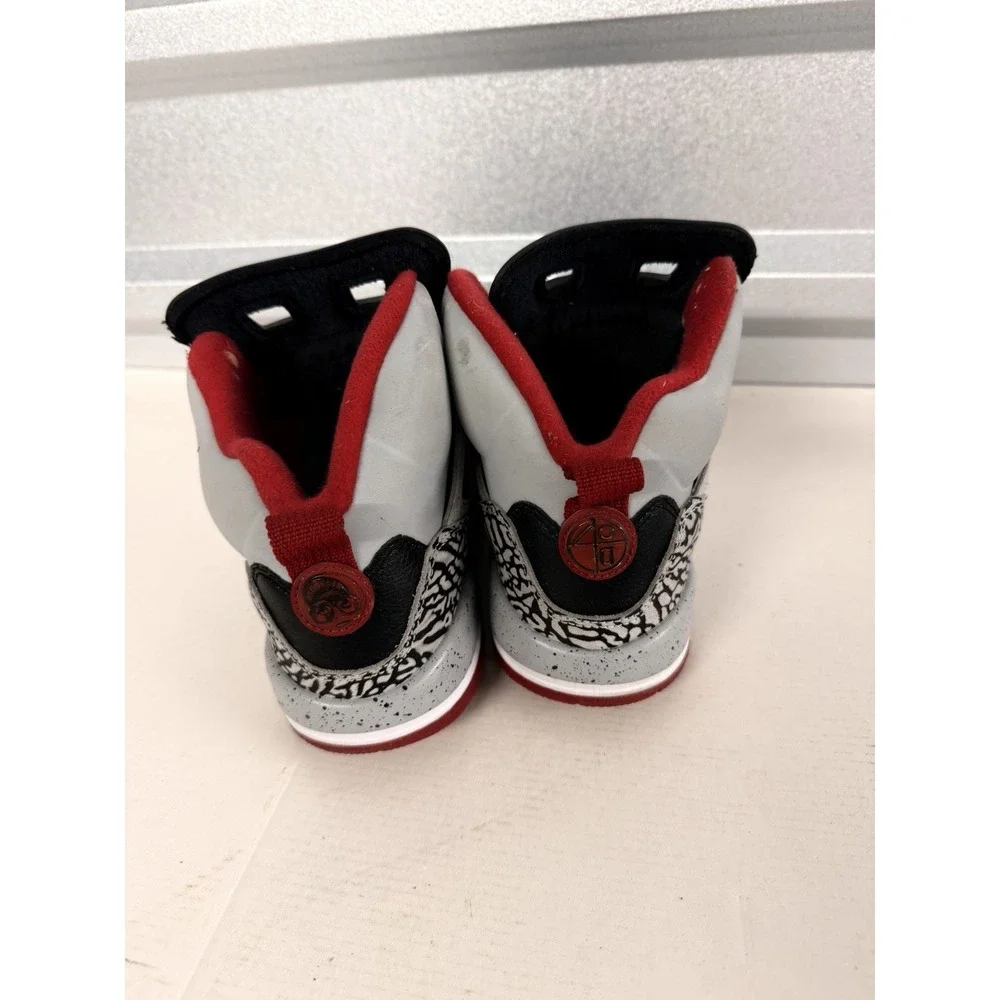 Jordan Spizike Wolf Grey Gym Red Black 317321-013‎ Size 7Y